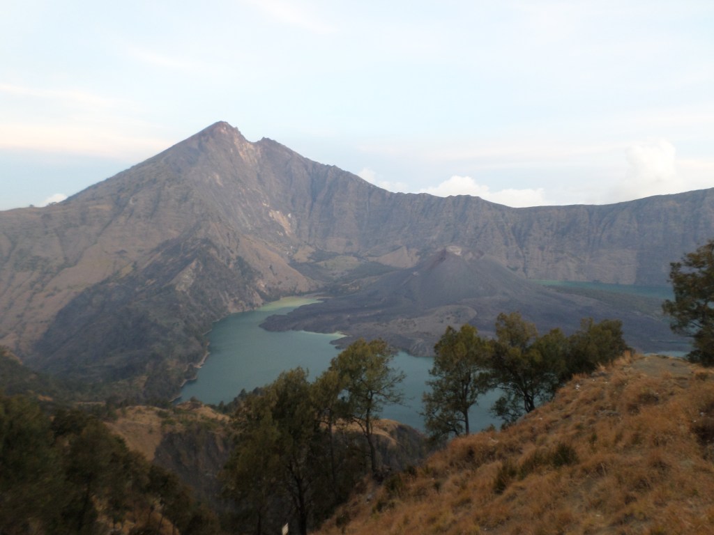 Snapping my ACL climbing Mount&nbsp;Rinjani